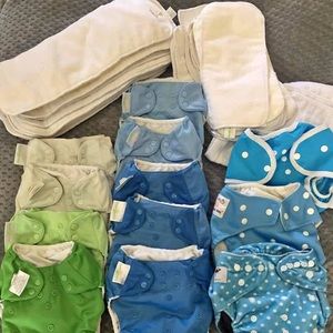 Cloth diaper bundle with extra liners!